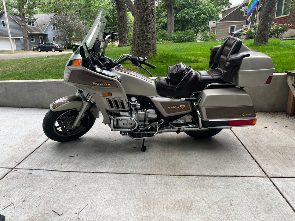 85-Goldwing
