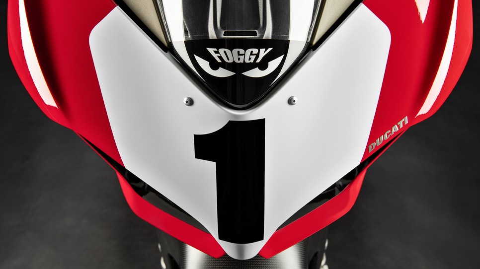 Panigale-V4-916-Anniversario-MY20-14-Gallery-Studio-1920x1080